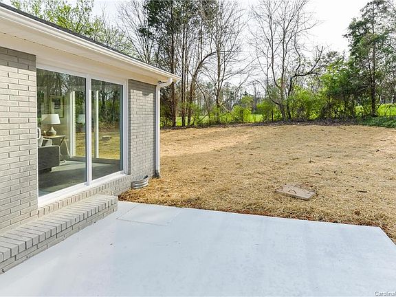 4th image of 275 Scottsdale Dr #13
