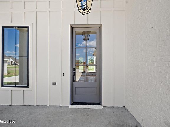 2nd image of 858 Glenwild Cir