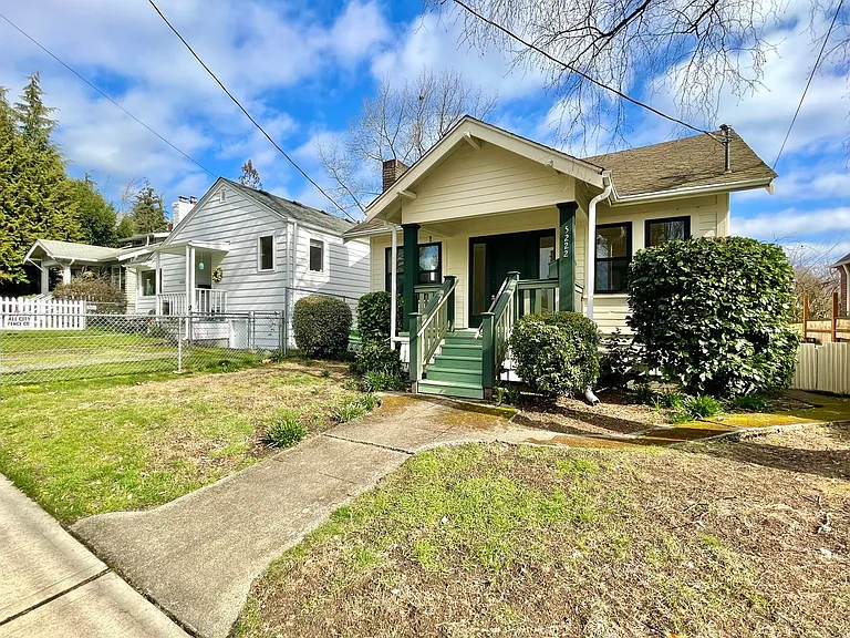 5222 35th Ave NE — Photo 3
