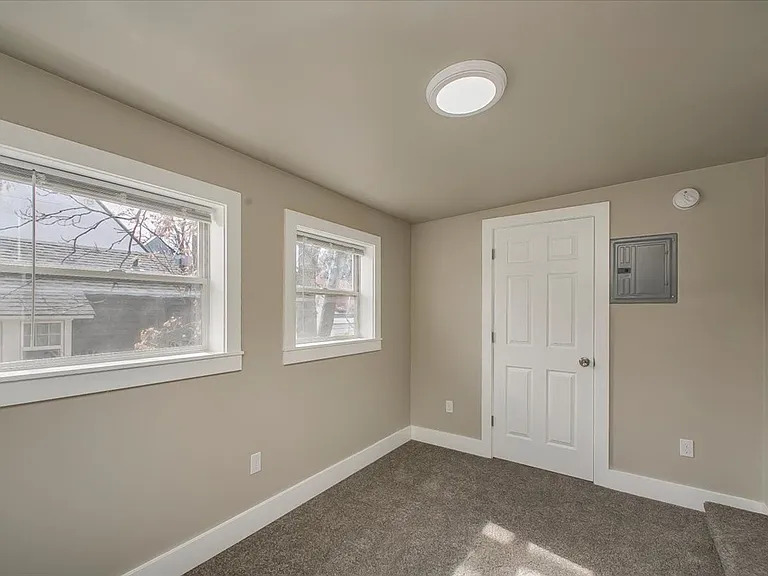 1315 W Jefferson St — Photo 12