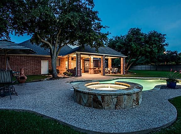 2nd image of 900 Parkwood Ct