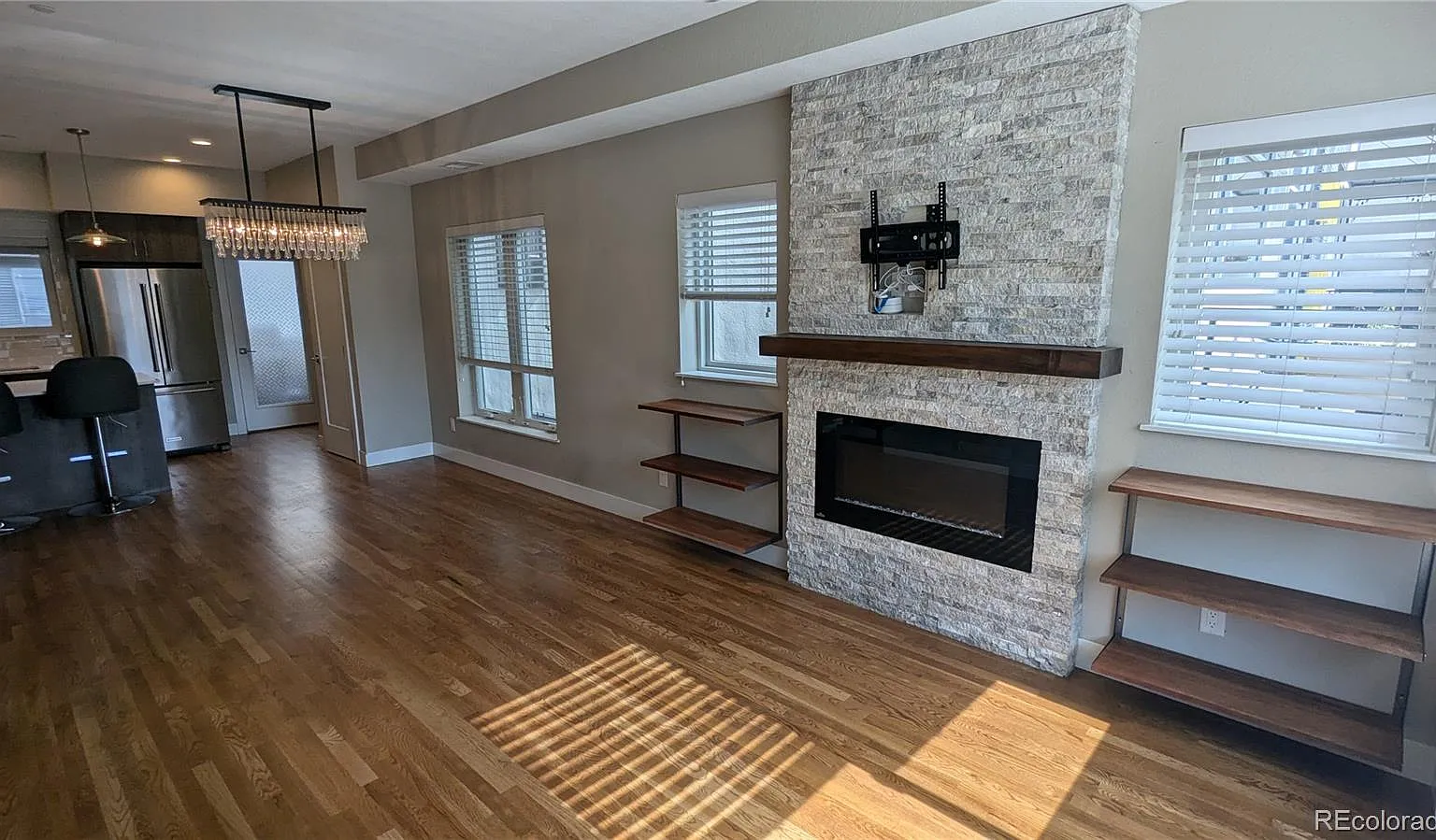 3 bed, 3.5 bath, 1709 sqft, $3,900 — Photo 4