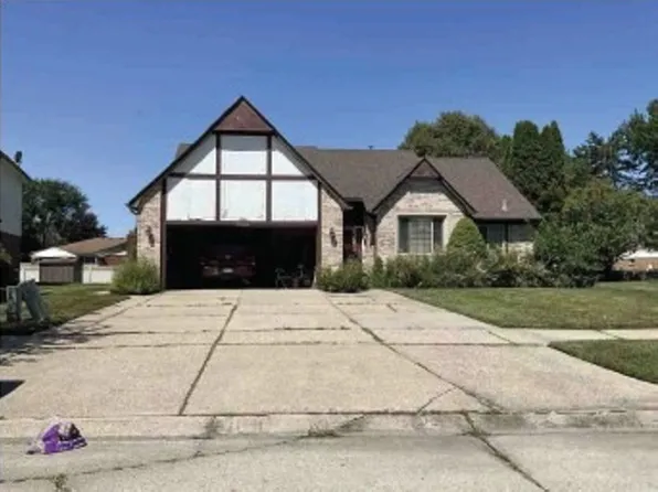 44500 Manitou Dr, Clinton Township, MI 48038