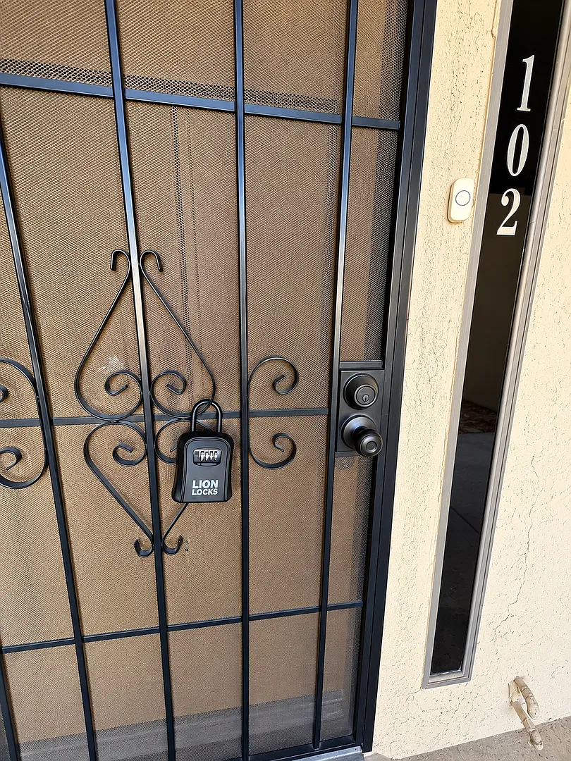 Nice 2 bedroom 2 bath in Scottsdale! — Photo 2