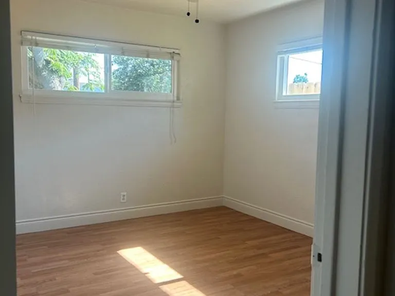 4436 N Van Dyke Ave — Photo 22