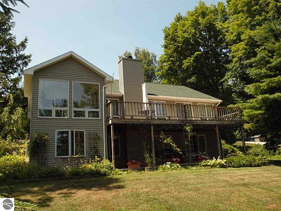 3rd image of 2437 S Orchard Dr