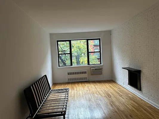 Rented by Eric Goodman Realty Corp | media 2