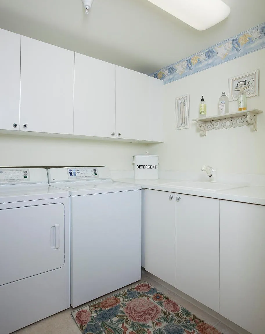 3 bed, 3.5 bath, 2642 sqft, $3,950 — Photo 4