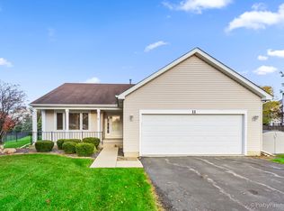 11 Kingsport Ct, South Elgin, IL 60177