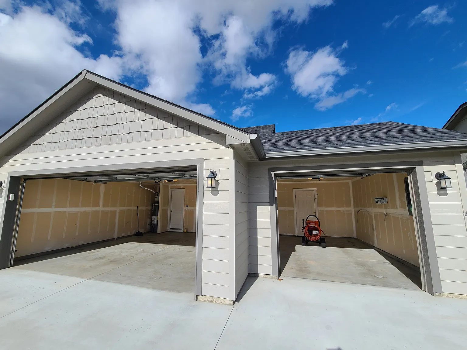 3 bed, 1408 sqft, $2,150 — Photo 2