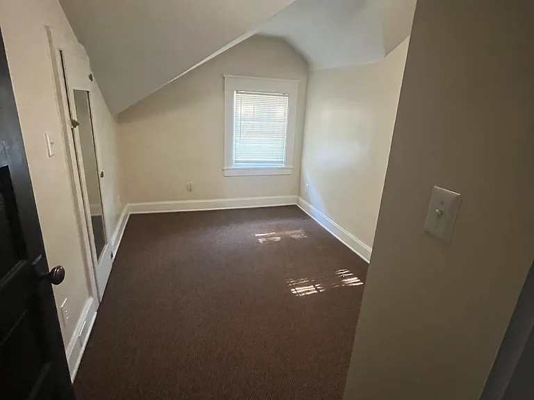 681 Whitney Rd W — Photo 3