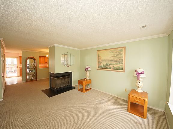 5th image of 125 Daniel Ct #35