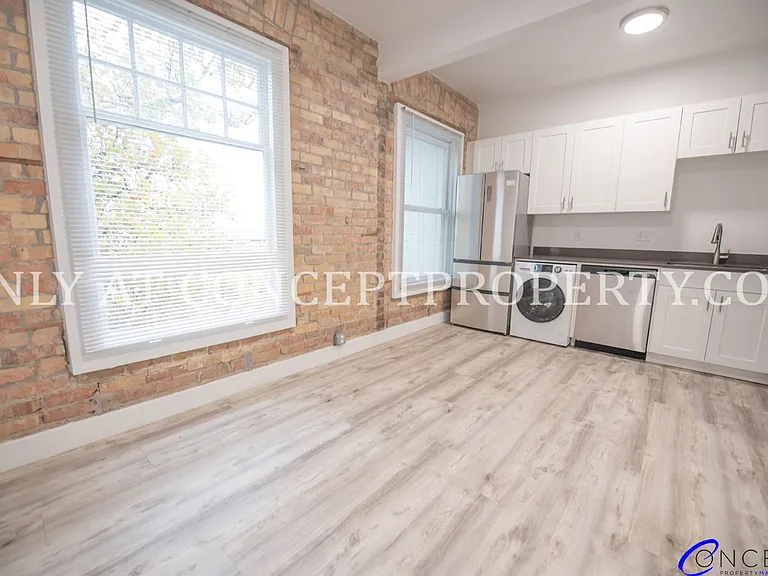 First Avenue Flats — Photo 36