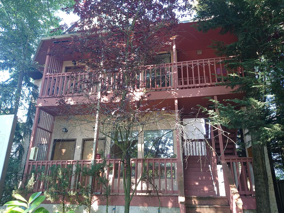 2nd image of 923 18th Ave