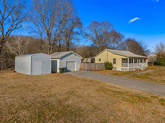 3rd image of 176 Mountain Cove Dr