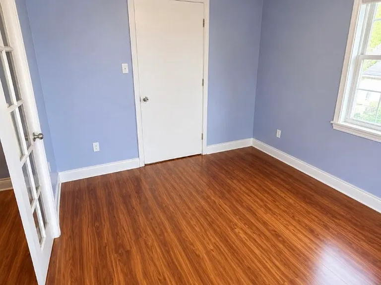 office / bonus space - digitally altered to remove personal belongings