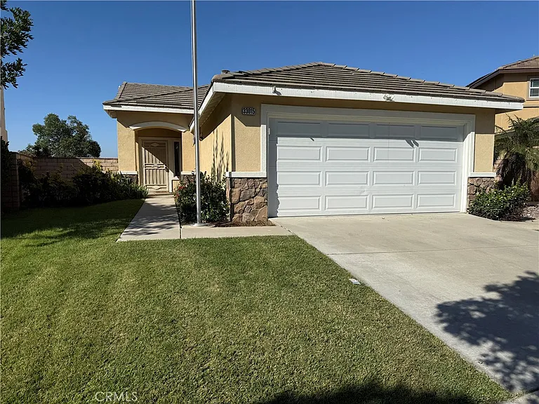33015 Eagle Point Dr — Photo 2