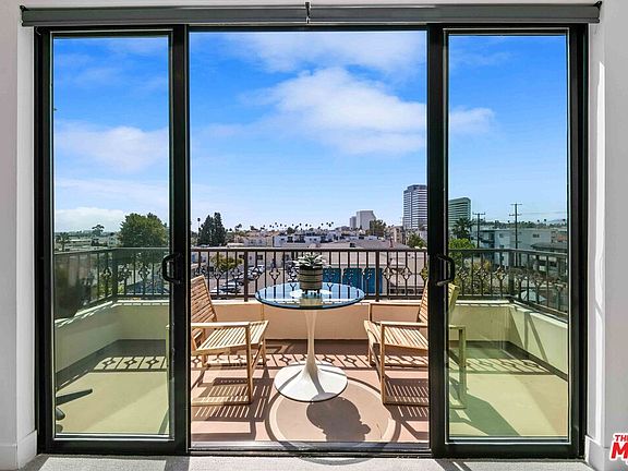 5th image of 1310 Armacost Ave #Penthouse 404