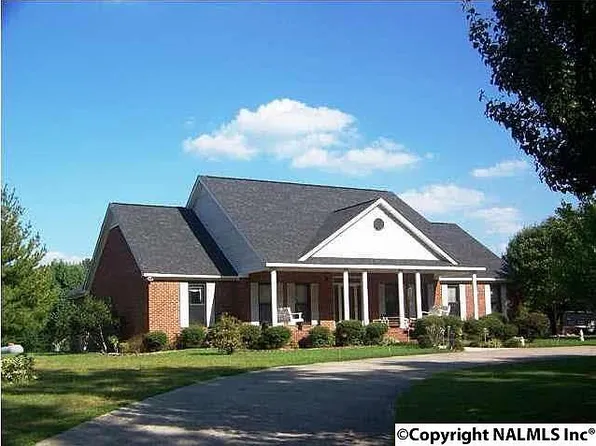 288 Telephone Tower Rd, Laceys Spring, AL 35754