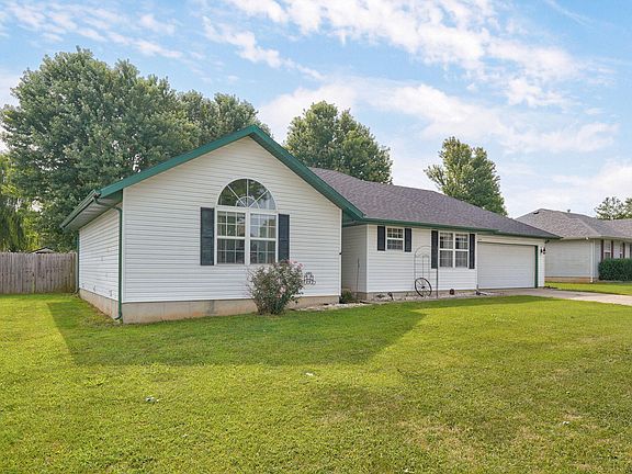 3rd image of 204 Arrowhead Road
