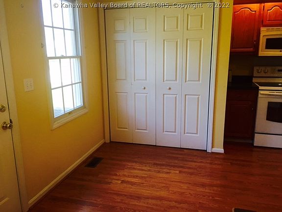 5th image of 110 Litchfield Cir