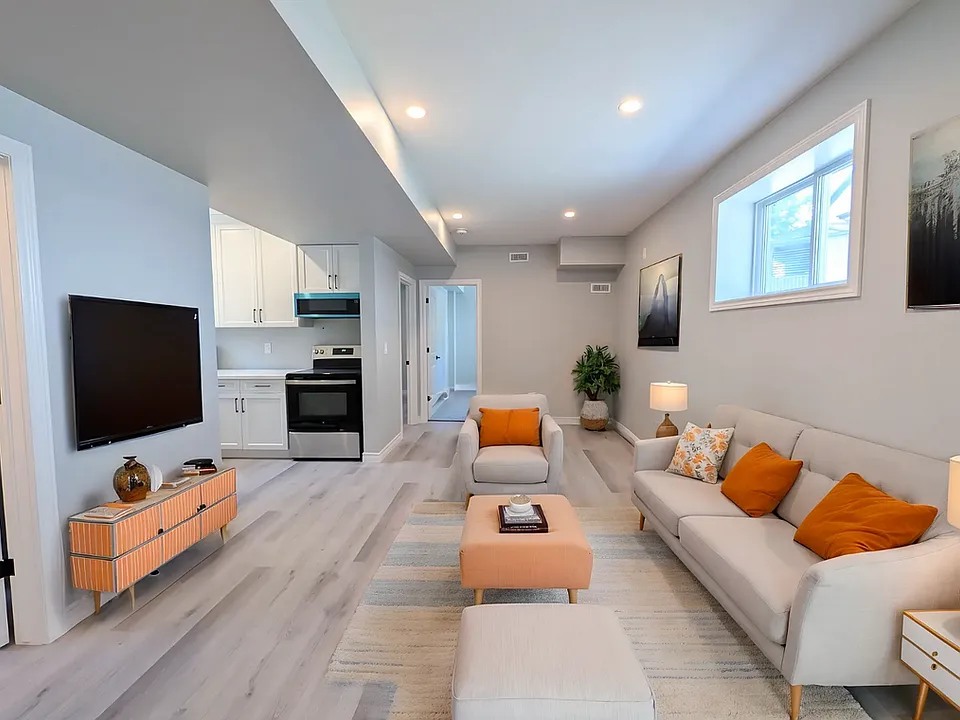 137 Saint George St #2