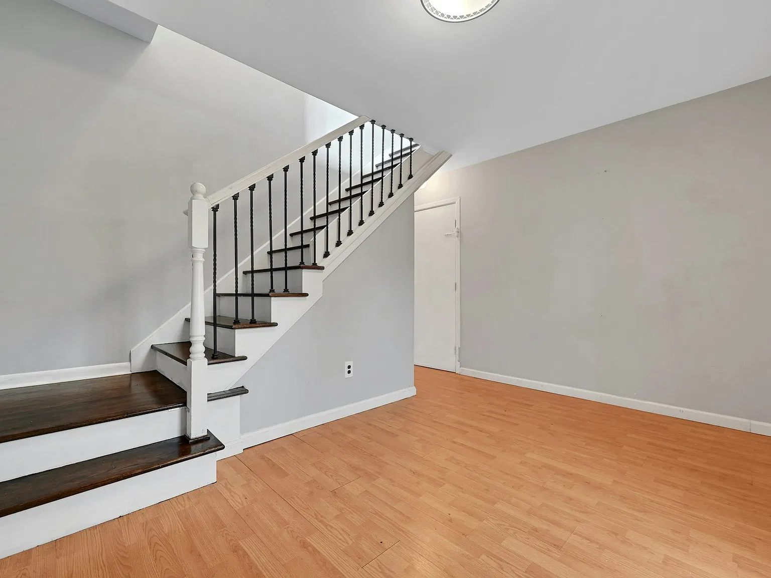 4 bed, 2684 sqft, $5,800 — Photo 2