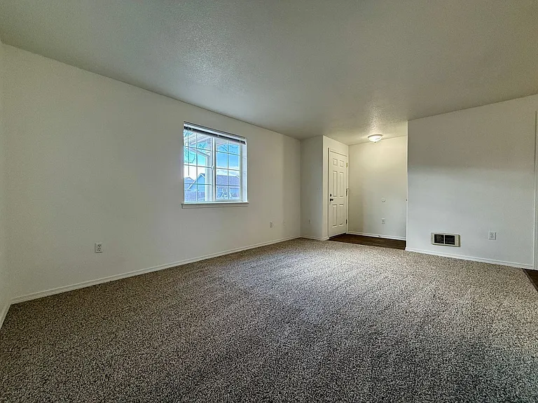 2561 NW Cedar Ave #3 — Photo 5