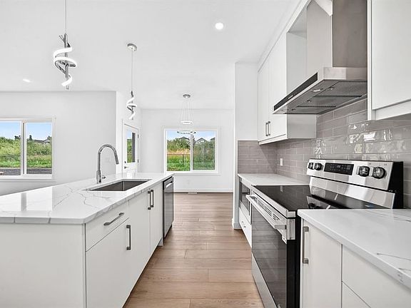 3rd image of 164 W Lakewood Cir