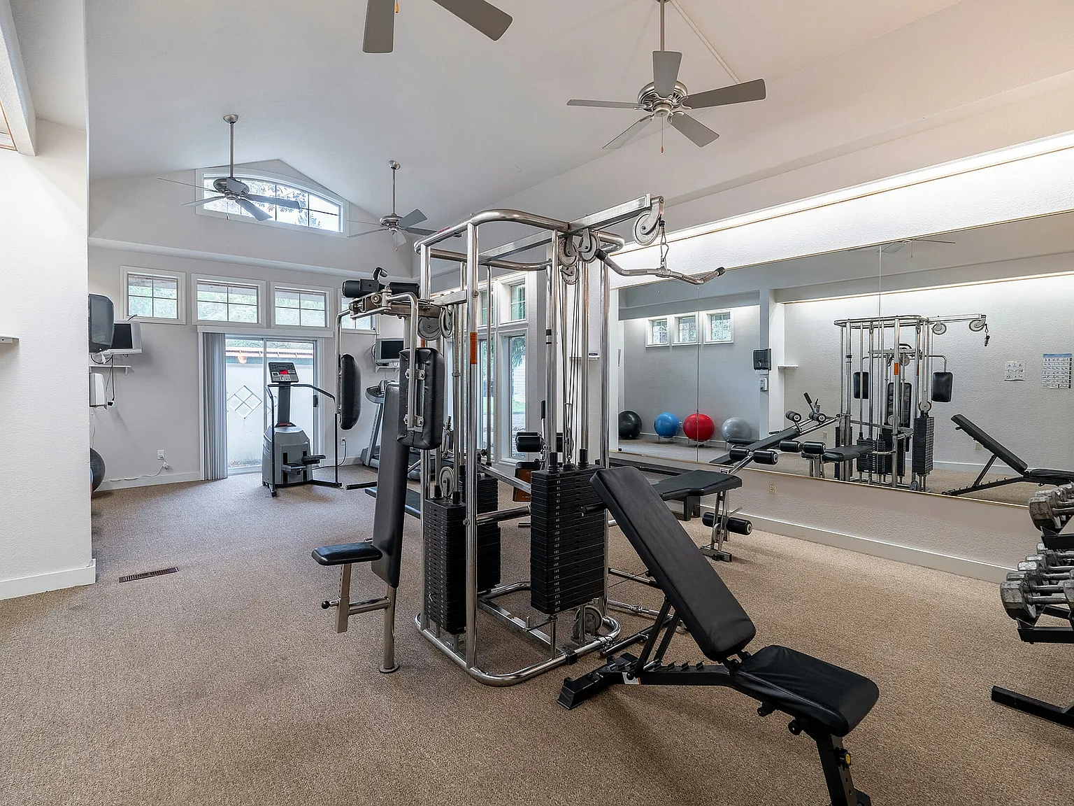College Pointe Apartments — Photo 3