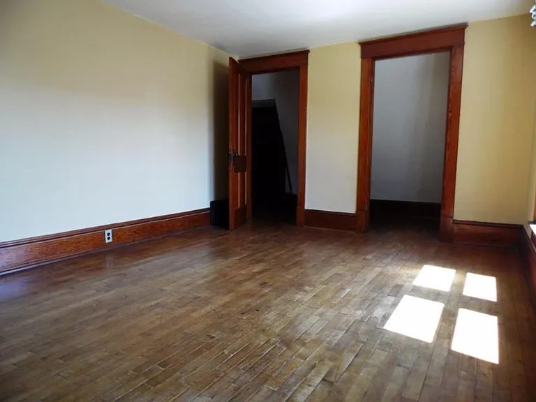 129 N John St — Photo 14