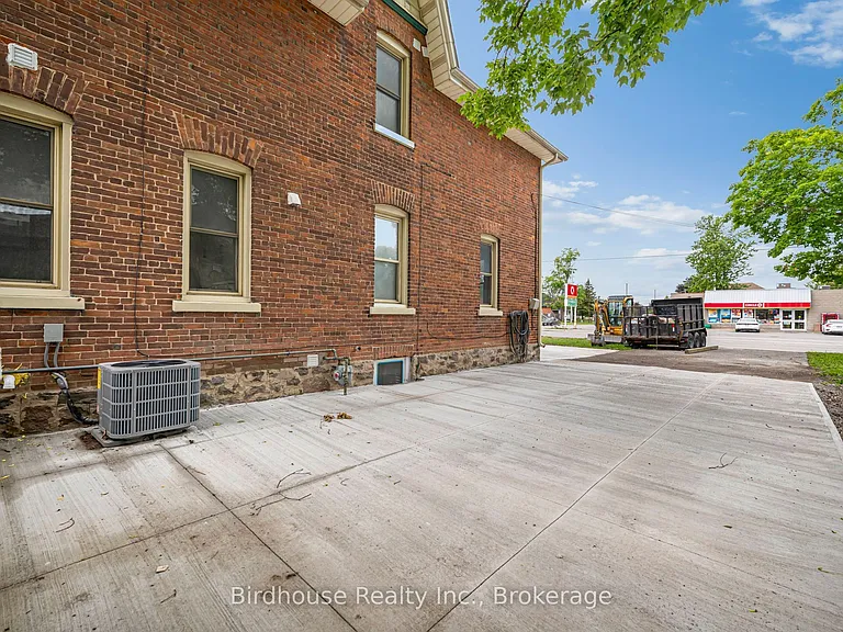 108 Lindsay St S #C — Photo 2