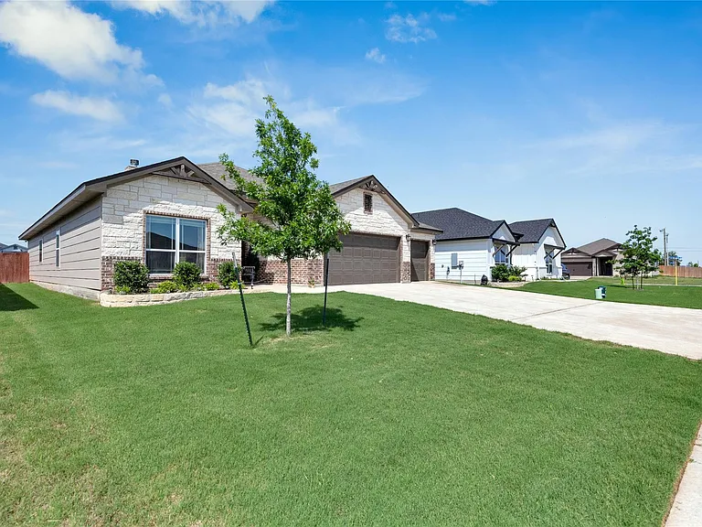 8508 Glade Dr — Photo 3