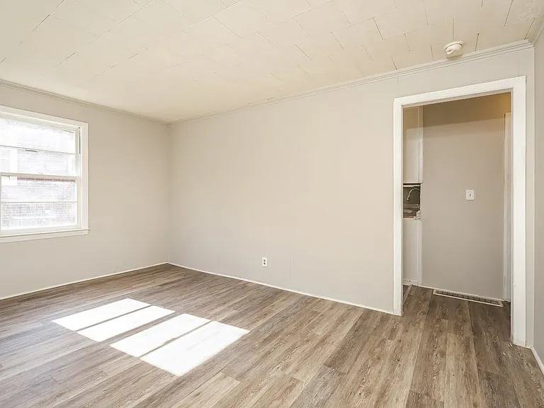 1006 E Devonshire St — Photo 22