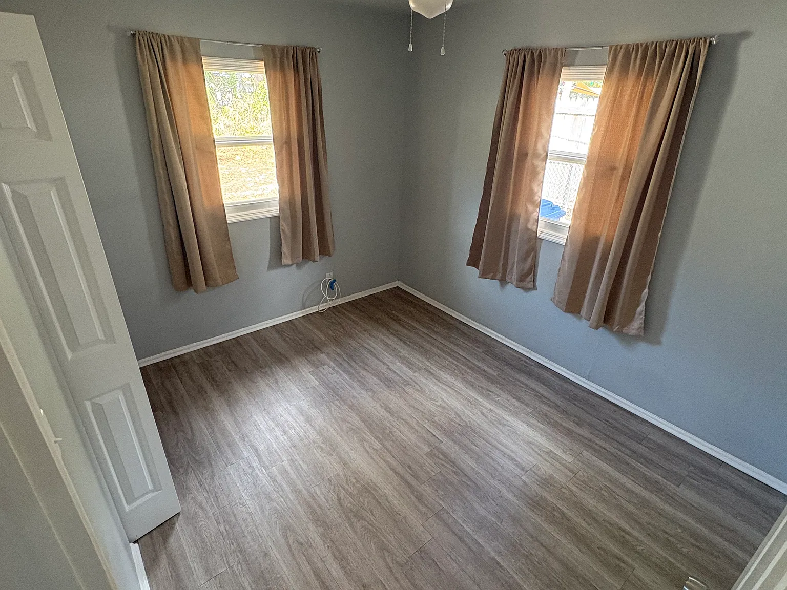 3 bed, 864 sqft, $900 — Photo 2