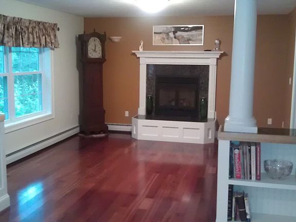 Formal Living Room/Fireplace