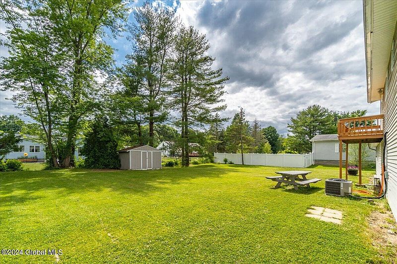 5th image of 192 Middletown Road