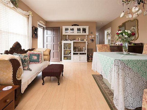 3rd image of 7717 Queensbury Dr