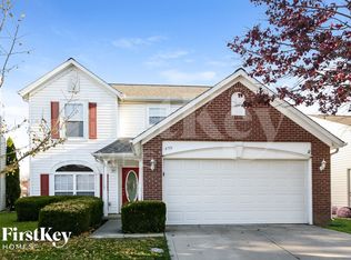 6715 Wimbledon Dr, Zionsville, IN 46077