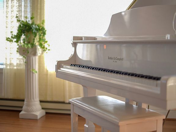 Baby grand fits in sunroom