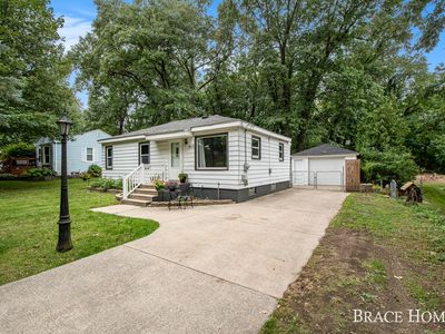 953 Alpine Hills St NW, Grand Rapids, MI, 49544