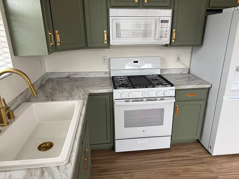 New stove and updated appliances