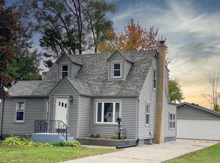 725 Renrose Ave, Loves Park, IL 61111