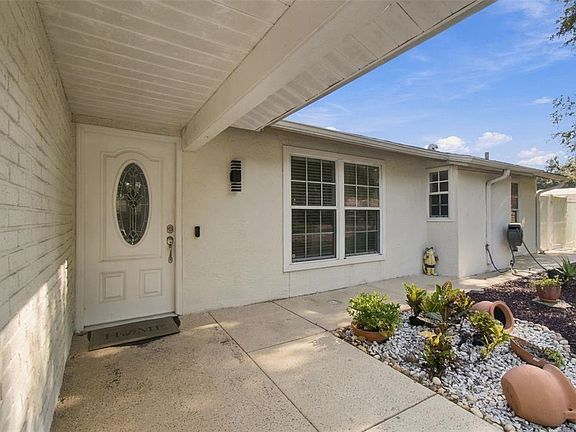 5th image of 1325 OAKCREST DRIVE