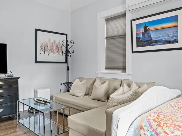 137 W Main Rd, Middletown, RI 02842