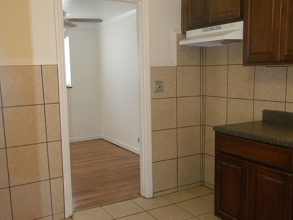 4th image of 229 Castlewood Ave