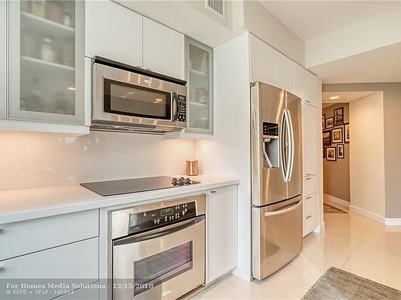 3rd image of 2821 Ocean Blvd APT 205S