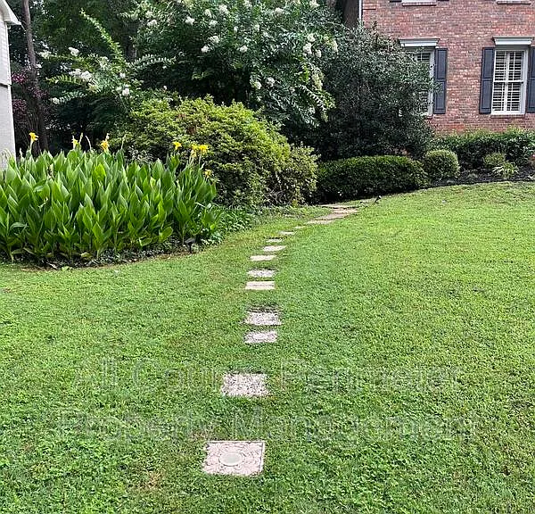 1311 Mile Post Dr — Photo 2