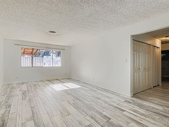 4th image of 4364 Annie Oakley Dr