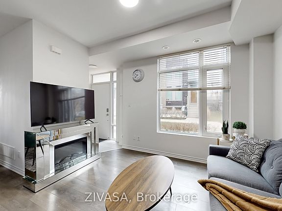 4th image of 15 Applewood Ln #92